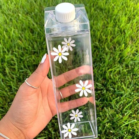 Milk Carton Water Bottle Aesthetic, Aesthetic Milk Carton, Milk Carton Bottle, Water Bottle Aesthetic, Milk Carton Water Bottle, Carton Water Bottle, Bottle Aesthetic, Starbucks Cup Design, Clear Water Bottle