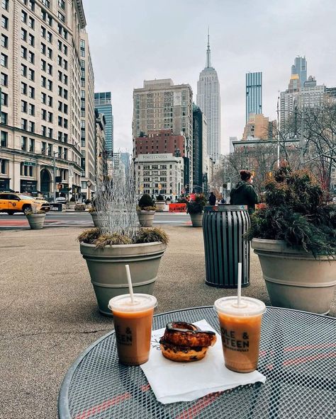 New York Coffee Shop Aesthetic, New York Coffee Shop, Coffee In New York, Dream Mood Board, Young And Sweet Only 17, New York City Images, New York Dream, Nyc Vibes, Nyc Dream