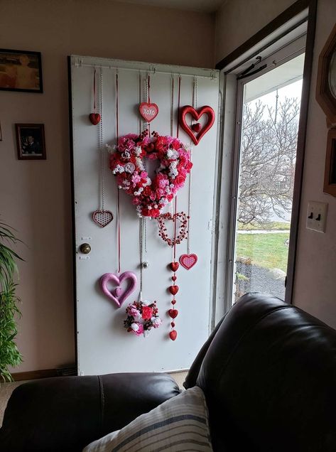 Decorate Breakfast Bar, Love Decorations Valentines, Valentines Outdoor Decor, Valentine’s Day 2023 Trends, Outdoor Diy Valentines Decorations, Valentines Day Outside Decor, Diy Valentines Decorations Outdoor, Valentine's Kitchen Decor, Valentines Decorations For Home Table