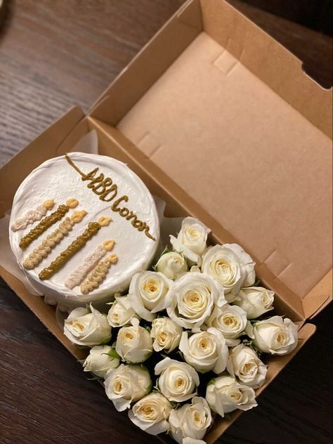 #lunchboxcake #cake #flowers Cake And Flower Box Gift, Lunch Box Cake Ideas, Valentine Hampers, Cake Hampers, Lunch Box Cake, Flowers In A Box, Cake And Flowers, Cupcake Flower Bouquets, Happy Anniversary Cakes