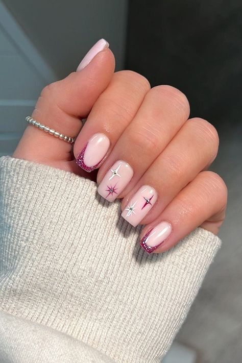 Star season 💫✨ Sparkly Nails Short Square, Nail Inspo For New Years, New Years Nails Stars, Star Nail Art Designs, Xmas Biab Nails, New Years And Christmas Nails, Square Nails Stars, Square New Years Nails, Feb Nail Designs