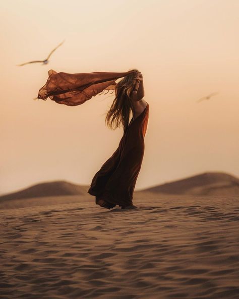 Beach Creative Photography, Wild Feminine Aesthetic, Earthy Photoshoot, Sahara Desert Photoshoot, Desert Hair, Desert Shoot Fashion Photography, Desert Fashion Photography, Dubai Sand Dunes Photoshoot, Sand Dunes Photoshoot Models