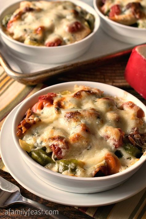 Baked Tortellini with Chicken Gratinati - Inspired by the dish at Bertucci's, we think our version tastes even better! Tortellini And Veggies, Pesto Chicken Tortellini, Tortellini With Chicken, Frozen Tortellini, Baked Tortellini, Parmesan Reggiano, Chicken Items, Easy Chicken Dinner, Tortellini Bake