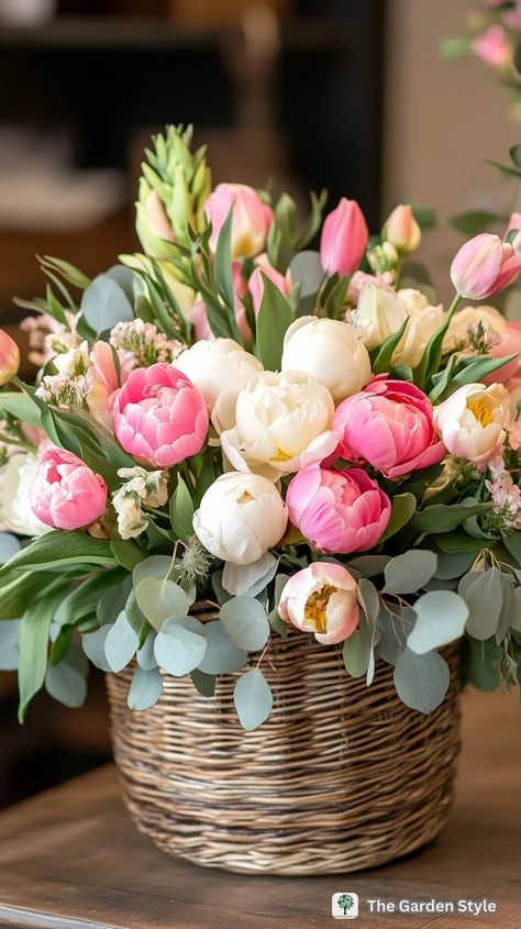 20 Ideas for Spring Flower Arrangements (Gallery of Pictures) - The Garden Style Spring Arrangements Rustic, Extra Large Floral Arrangements, Spring Artificial Flower Arrangements, Spring Flower Arrangements Diy, Easter Floral Designs, Easter Floral Arrangements, Flower Arrangements Ideas, Cut Flower Arrangements, Easter Floral Arrangement