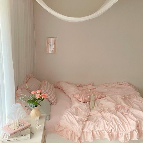 Dekorasi Kamar Tidur, Pastel Room, Redecorate Bedroom, Minimalist Room, Aesthetic Rooms, Pretty Room, Dream Room Inspiration, Pink Room, Room Makeover Inspiration