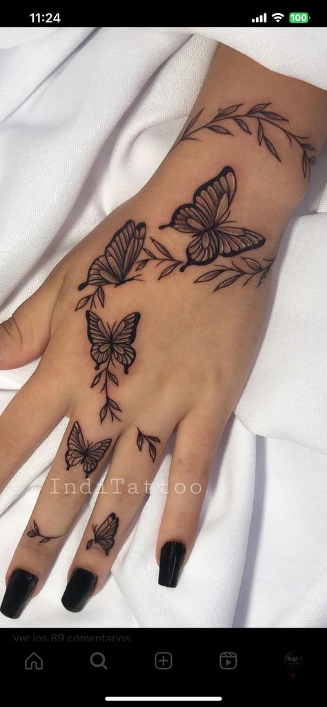 Vine Tattoo, Cute Hand Tattoos, Hand And Finger Tattoos, Pretty Hand Tattoos, Butterfly Tattoos For Women, Om Tattoo, Tattoos For Black Skin, Hand Tattoos For Women, Pretty Tattoos For Women