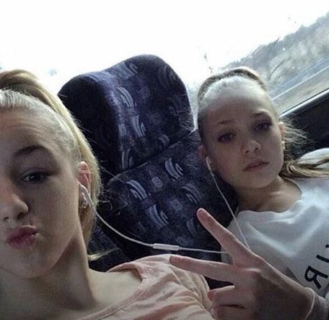 Chole Lukasiak Rares, Maddie And Chloe Rares, Claddie Dance Moms, Chloe And Maddie Dance Moms, Maddie Dance Moms, Chloe Dance Moms, Maddie And Chloe, Madison Ziegler, Bus Trips