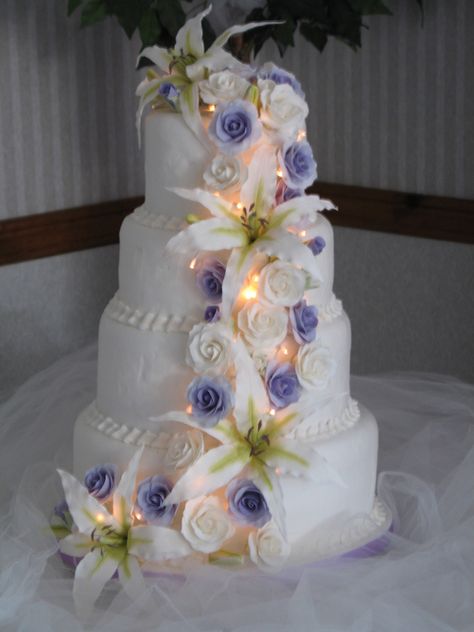 Cake With Fairy Lights, Lilly Cake, Colour Changing Lights, Led Spot Lights, Round Wedding Cakes, Lights Wedding, Cake Decorating Designs, Fairy Wedding, Spot Lights