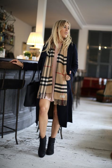 Styling a Burberry Check scarf this Winter Burberry Shawl Outfit, Shawl Outfits, Burberry Scarf Outfit, Scarf Outfit Ideas, Korean Winter Outfits, Burberry Trenchcoat, Shawl Outfit, Winter Scarf Fashion, Fendi Scarf