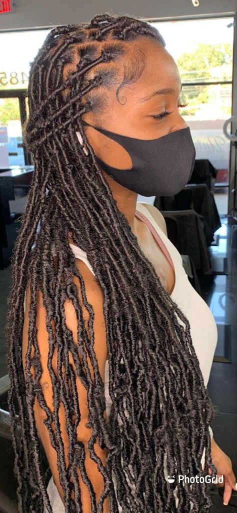 Hairstyles For Fox Locs, Goddess Braids Faux Locs, Baddie Faux Locs, Faux Locs Knotless, Focs Locs Hairstyles Long, Soft Locs With Color Brown, Hair Styles Locs Long, Soft Locs Highlights, Butterfly Soft Locs Long