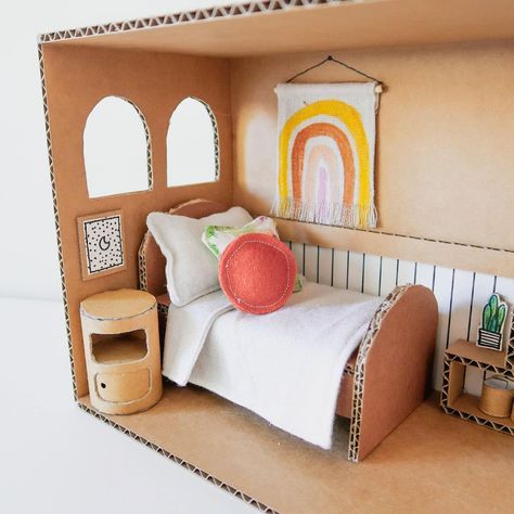 Little Spaces, Cardboard Dollhouse, Diy Barbie House, Cardboard Toys, Doll Furniture Diy, Paper Doll House, Doll House Plans, Doll House Crafts, Dollhouse Projects