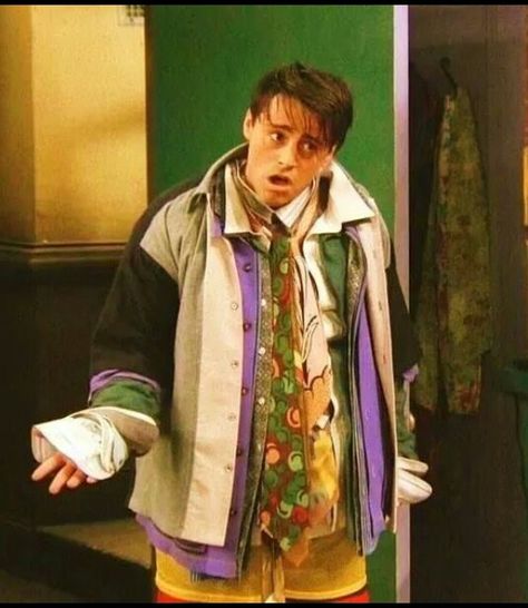 Best new fashion trend for winter: wearing all of your clothes at once.  Layering as advised by Mad Mock from Z-Poc Nation  #zombietacticalcord #CouldIBeWearingAnymoreClothes #friends Friends Joey, Chandler Friends, Joey Chandler, Joey Friends, Friends Scenes, Matt Leblanc, Friends Cast, Joey Tribbiani, Friends Moments