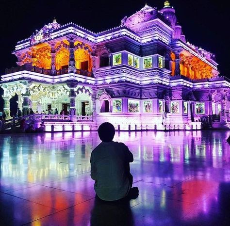 Prem Mandir , Vrindavan , India. Prem Mandir Night View, Prem Mandir Vrindavan Hd, Vrindavan Aesthetic, Prem Mandir Vrindavan, Vrindavan Photography, Prem Mandir, Vrindavan Photography Pictures, Iskcon Vrindavan, Good Photo Editing Apps