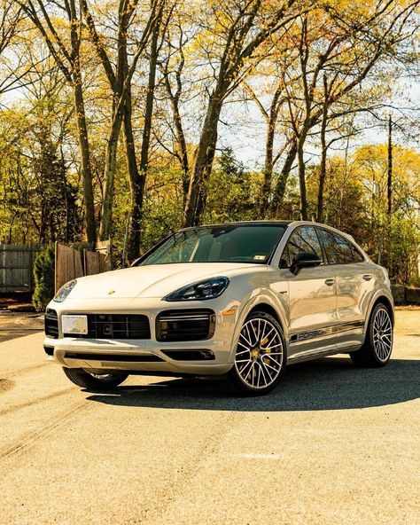 Porsche Suv Cayenne Turbo, Porsche 4x4, Porsche Cayenne Interior, Porsche Jeep, Porsche Suv, Cayenne Turbo, Luxury Restaurant, Car Goals, Porsche Macan