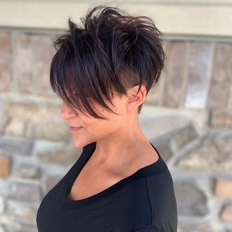 Messy and undercut! Here's your best option when wanting an edgy, short haircut. Messy Undercut Woman, Ladies Short Undercut Hairstyles, Short Shaved Pixie, Short Undercut Hairstyles Women, Short Hair With An Undercut, Long Undercut Pixie, Edgy Hair For Women Over 40, Funky Short Hair Undercut, Edgy Undercut