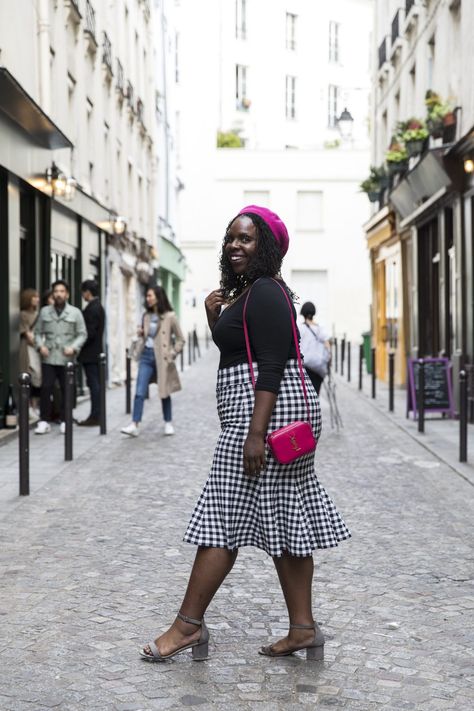 How to Dress Like a French Woman | Plus Size Fashion French Plus Size Fashion, Midsize French Fashion, Plus Size Parisian Style, Plus Size French Style, Dress Like A French Woman, Parisian Dinner, Parisian Style Summer, Style Categories, French Girl Fashion