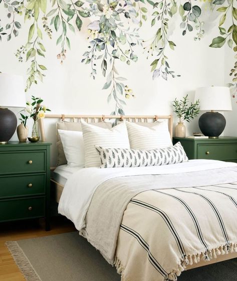 Mural Wallpaper Flower, Wallpaintings Ideas, Wallpaper Ideas Bedroom, Zimmer Diy, Bedroom Wall Colors, Bedroom Decor Design, Painted Wall, Room Makeover Bedroom, Wallpaper Living Room