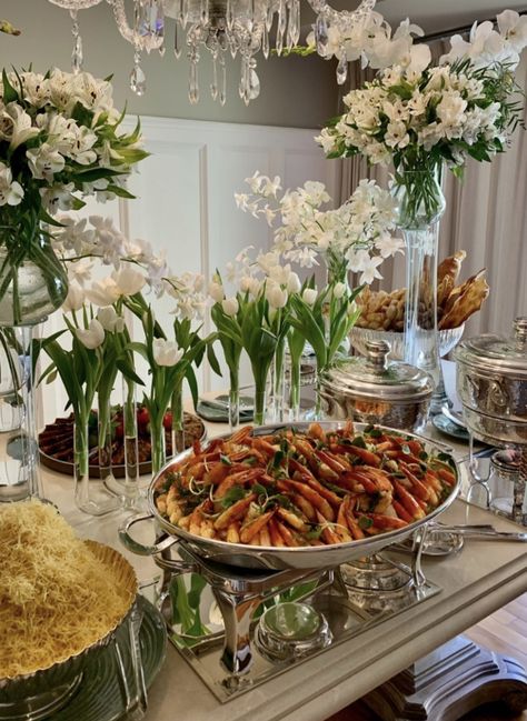 Fancy Catering Ideas, Elegant Buffet Set Up, Buffet Set Up, Buffet Table Decor, Serving Dishes Set, Arabian Food, Party Food Buffet, Buffet Set, Catering Ideas Food