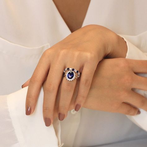 Ocean Blue Ring Set Sapphire Halo Bridal Set Ring Sapphire - Etsy Canada Halo Wedding Rings Sets, Halo Bridal Set, Sapphire Engagement Ring Set, Pretty Engagement Rings, Oval Cut Ring, Blue Ring, Wedding Rings Halo, Sapphire Engagement Ring Blue, Bridal Ring Sets