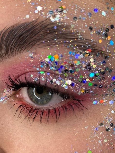 Dot Makeup Face, Glitter Carnaval, Pride 2024, Disco Makeup, Coachella Makeup, Make Carnaval, Festival Make Up, Festival Makeup Glitter, Glitter Makeup Looks