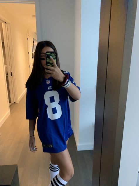 Football Costume For Women, Football Player Halloween Costume Girl, Simple Adult Halloween Costumes, Soccer Player Costume, Football Player Halloween Costume, Football Player Halloween, Football Halloween Costume, Football Player Costume, Carnaval Inspo