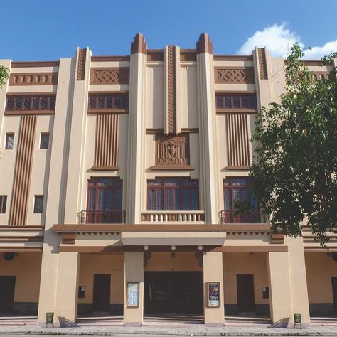 1930s Art Deco House Exterior, Art Deco Exterior Design, Art Deco Townhouse, Art Deco Exterior Architecture, Art Deco Buildings Architecture, Art Deco Study, Art Deco Farmhouse, 1920s Architecture, Municipal Hall