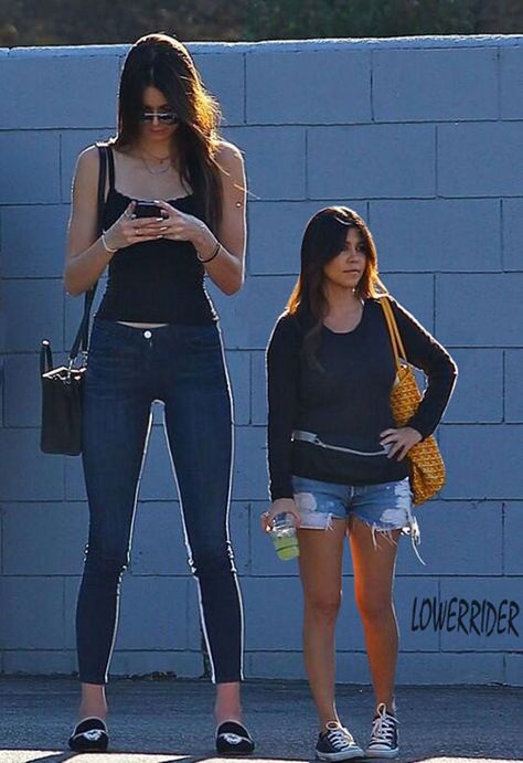 Kendall Jenner and sister by lowerrider Kendall Jenner Height, Kendall And Kourtney, Kardashian Girls, Kendall Jenner Casual, Pictures People, Celebrity Casual Outfits, Never Understand, Tall People, Kylie Jenner Style