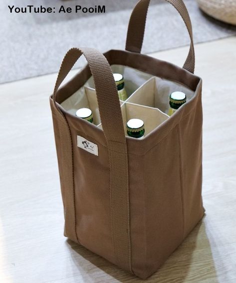 Idea to make 4 Bottles Carrier Bag. Wine bag, Beer bag, Soft drink. Unique Sewing Patterns, Canvas Bag Design, Beverage Bottle, Diy Bag Designs, Diy Bags Patterns, Wine Tote Bag, Tote Bags Sewing, Bottle Carrier, Wine Bag