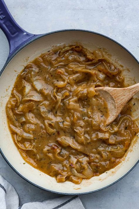 Worcestershire Sauce Substitute, Onion Gravy Recipe, Caramelized Onions Recipe, The Recipe Critic, Bangers And Mash, Recipe Critic, Homemade Gravy, Onion Gravy, Gravy Sauce