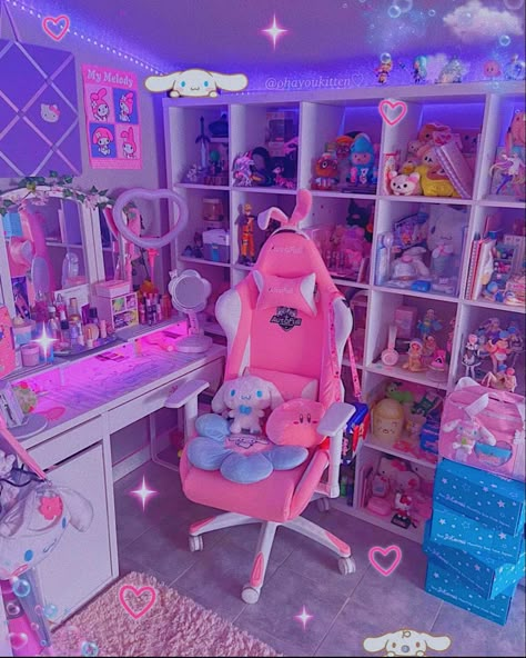 Cheap Kawaii Clothes, Kawaii Room Ideas, Fashion Cottagecore, Kawaii Bedroom, Computer Gaming Room, Pink Games, Harajuku Anime, Video Game Room Design, Otaku Room