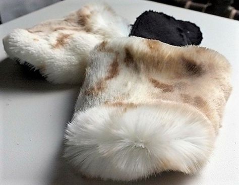 Fake Fur Crafts, Best Sewing Projects, Leopard Craft, Diy Faux Fur, Diy Drapes, Trash To Couture, Craft Fur, Fabric Sewing Patterns, Faux Fur Throw Blanket