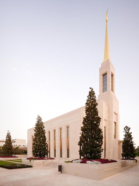 Lds Temple Pictures, Angel Moroni, Sunday Worship, Temple Square, Temple Pictures, Church Pictures, Townhouse Designs, Lds Temple, Mormon Temple