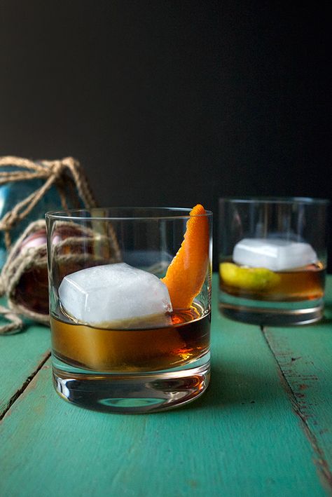 Rum Old Fashioned, Easy Drinks To Make, Demerara Sugar, Winter Cocktails Recipes, Orange Bitters, Citrus Cocktails, Cocktail Videos, Spiced Drinks, Rum Cocktails