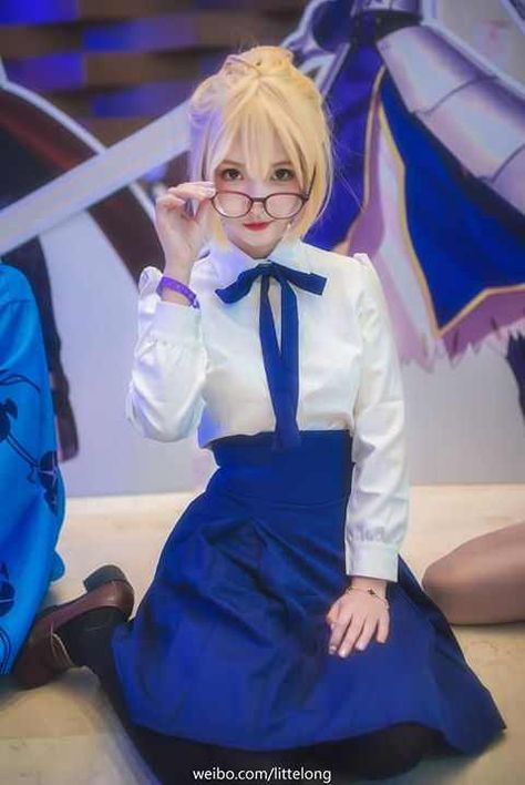 Saber Cosplay (Fate/Stay Night) - Imgur Saber Cosplay, Saber Fate, Funny Cosplay, Kawaii Cosplay, Character Design Sketches, Disco Outfit, Figure Poses, Warrior Girl, Cute Cosplay