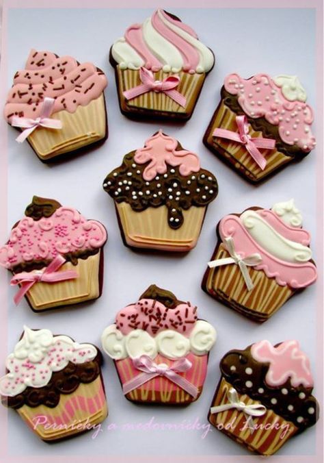 بيتي فور, Decorated Cupcakes, Iced Biscuits, Sugar Cookie Designs, Pretty Cookies, Fancy Cookies, Creative Cookies, Beautiful Cookies, Cookies Decorated