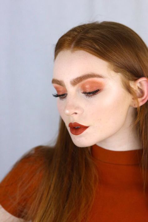 Redhead Smokey Eye Make Up, Eyeshadow For Ginger Hair, Fall Makeup Redhead, Makeup With Ginger Hair, Simple Fall Eyeshadow Looks, Fall Makeup For Redheads, Rust Makeup Look, Fall Makeup 2022, Makeup For Red Heads