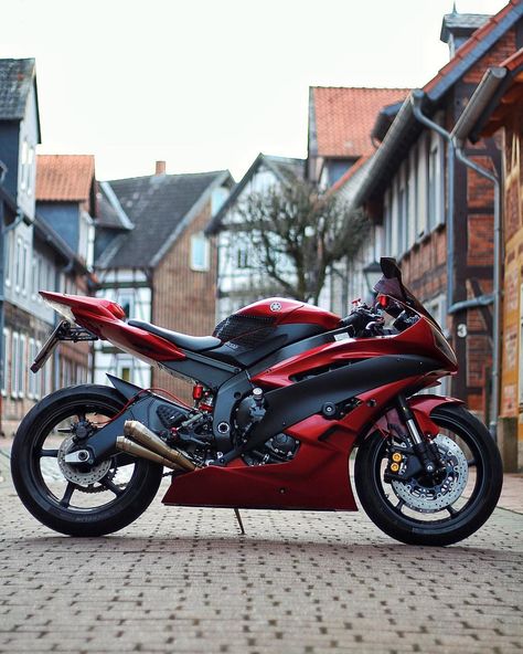 RED BEAST . 😈 . 🏍+📷 @paddismile . #yamaha #r6 #rj11 #yamahar6 #yzfr6 #supersportler #sportbike #sportler #bike #biker #instabike #bikelife… Red Yamaha R6, Dark Red Motorcycle, Honda R6, Yamaha R6 Black, Yamaha R6 2008, Purple Motorcycle, Motorcycle Red, Yamaha R3, Red Motorcycle