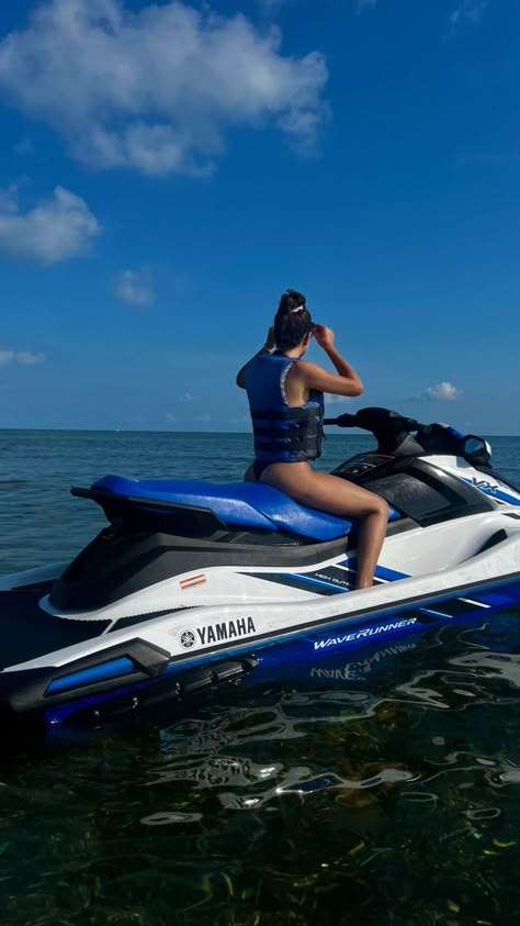 Fl Keys Aesthetic, Sky Diving Aesthetic Girl, Girl On Jetski, Jet Skiing Aesthetic, Jetski Poses, Jet Ski Pictures Instagram, Jet Ski Snapchat Story, Jetski Pictures, Ski Pictures Instagram