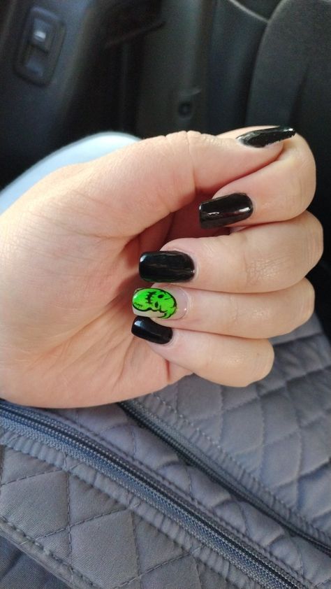 Oogie Boogie Nails Simple, Halloween Nails Oogie Boogie, Oogie Boogie Nails Short, Oggie Boggie Nails, Boogie Nails, Oogie Boogie Nails, Oogie Boogie Man, Halloween Coffin, Cute Halloween Nails