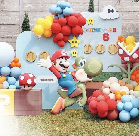 Mario And Luigi Backdrop, Mario Kart Balloons, Mario Party Balloons, Super Mario Birthday Decor, Super Mario Party Decor, Modern Mario Birthday Party, Super Mario Balloon Garland, Mario Bros Party Ideas Decoration, Super Mario Birthday Theme