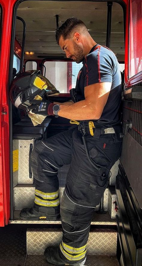 Hot Construction Workers, Fireman Calendar, Fireman Uniform, Firefighter Men, Hot Firefighter, Scruffy Men, Mountain Girl, Construction Worker, Men In Uniform