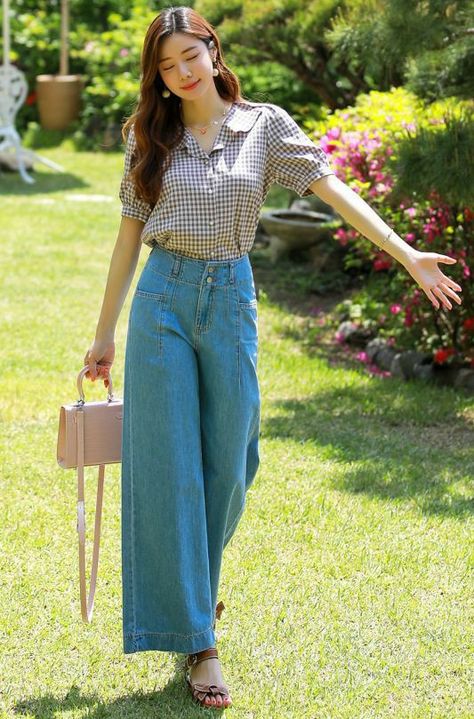 Widelegjeans Outfit Korean, Wide Leg Denim Pants Outfit, Denim Pants Outfit, Denim Wide Leg Pants, Korean Pants, Style Wide Leg Jeans, Korean Jeans, Wide Leg Denim Pants, Wide Leg Jeans Outfit