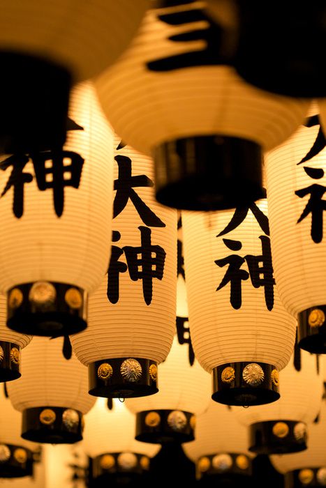 lanterns Japanese Lanterns Room Decor, Chinese Lights, Japanese Lantern Aesthetic, Chinese Lantern Background, Lantern Japanese, Chinese Lantern Installation, Chinese Light, Japanese Paper Lanterns, Japanese Lantern