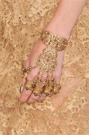 Alexander McQeen Detail Couture, Golden Lace, Beautiful Beautiful, Desi Wedding, Hand Jewelry, Indian Jewellery, Bridal Accessories, Indian Jewelry, No. 2