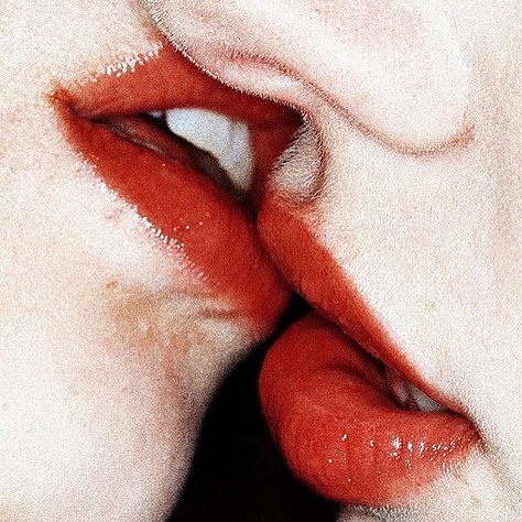 Peter kaaden kiss Jennifer's Body, Red Lipstick, Red Aesthetic, Image Hd, Kiss Me, Art Reference, Aura, We Heart It, Fashion Photography