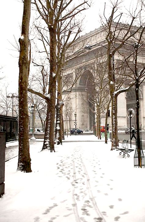 La neige d'hiver à Paris Oh The Places Youll Go, Favorite City, Winter Time, Palermo, Dream Vacations, The Other Side, Travel Dreams, Wonders Of The World, Paris France