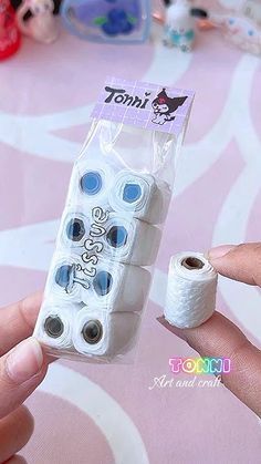 Miniature Crafts Diy, Make Tissue Paper Flowers, Craft For Beginners, Kawaii Diy Crafts, Rolled Paper Flowers, Toilet Paper Crafts, Diy Barbie Furniture, Kawaii Diy, Doll Diy Crafts