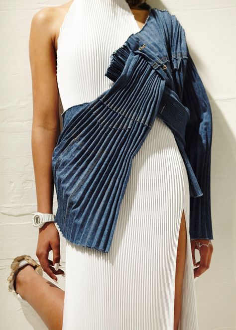 Faustine Steinmetz, Vestiti In Jeans, Denim Projects, All Jeans, Upcycled Denim, Textiles Fashion, Mode Inspiration, Fashion Details, Denim Fashion