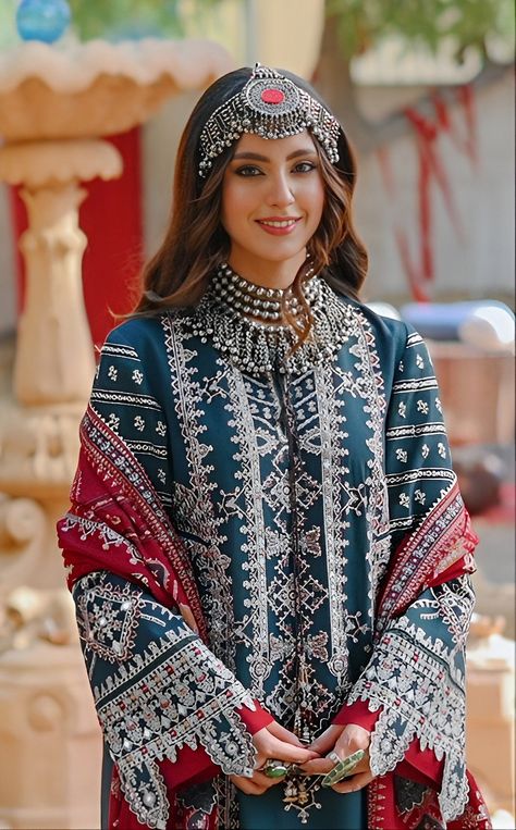 Rajasthan Dress, Afghani Suit, Suit Poses, Pakistani Wear, Anarkali Kurtis, Eid Dress, Balochi Dress, Pakistani Formal Dresses, Iqra Aziz