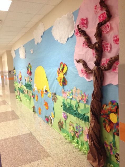 Spring Wall Ideas For Classroom, Easter Hallway Decorations School, Spring Hallway Decorations School, Spring Hallway Decorations, School Hallway Decorations, Hallway Decorations, School Wall Decoration, Easter School, Carnival Decorations